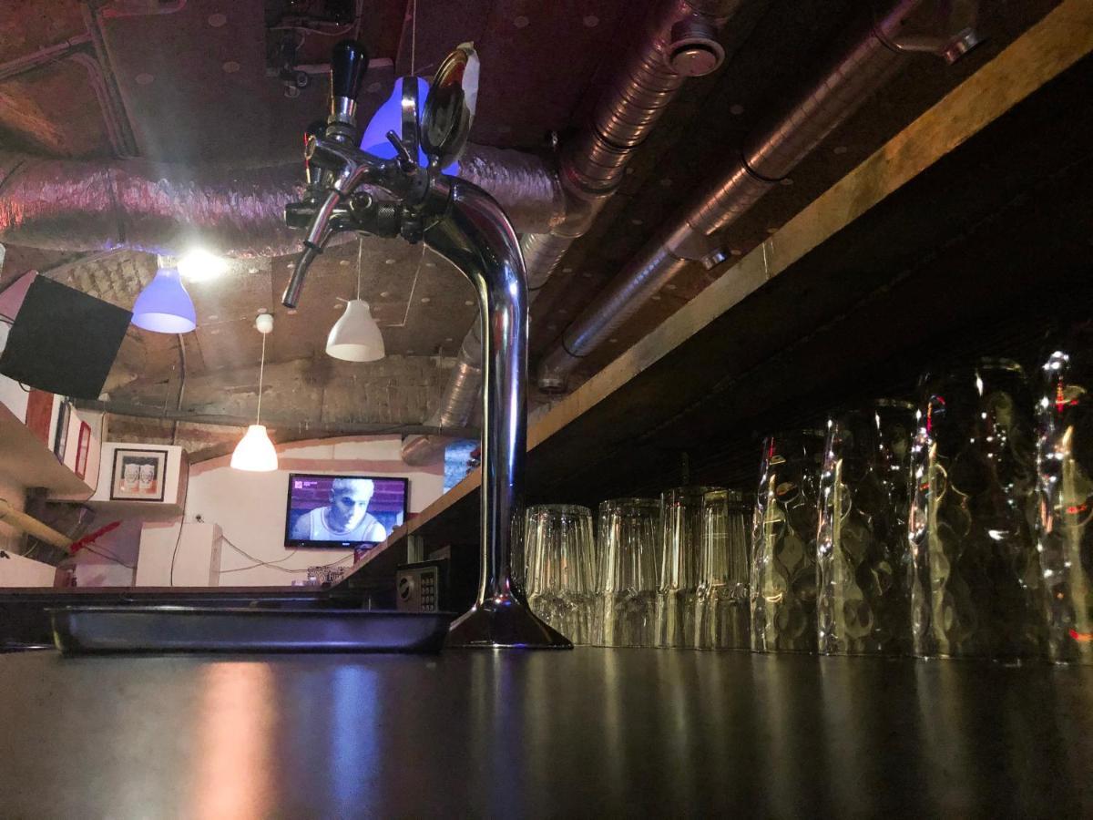 Whole Basement Former Pub For Stag Do, Bachelor House Party Flat Lejlighed *