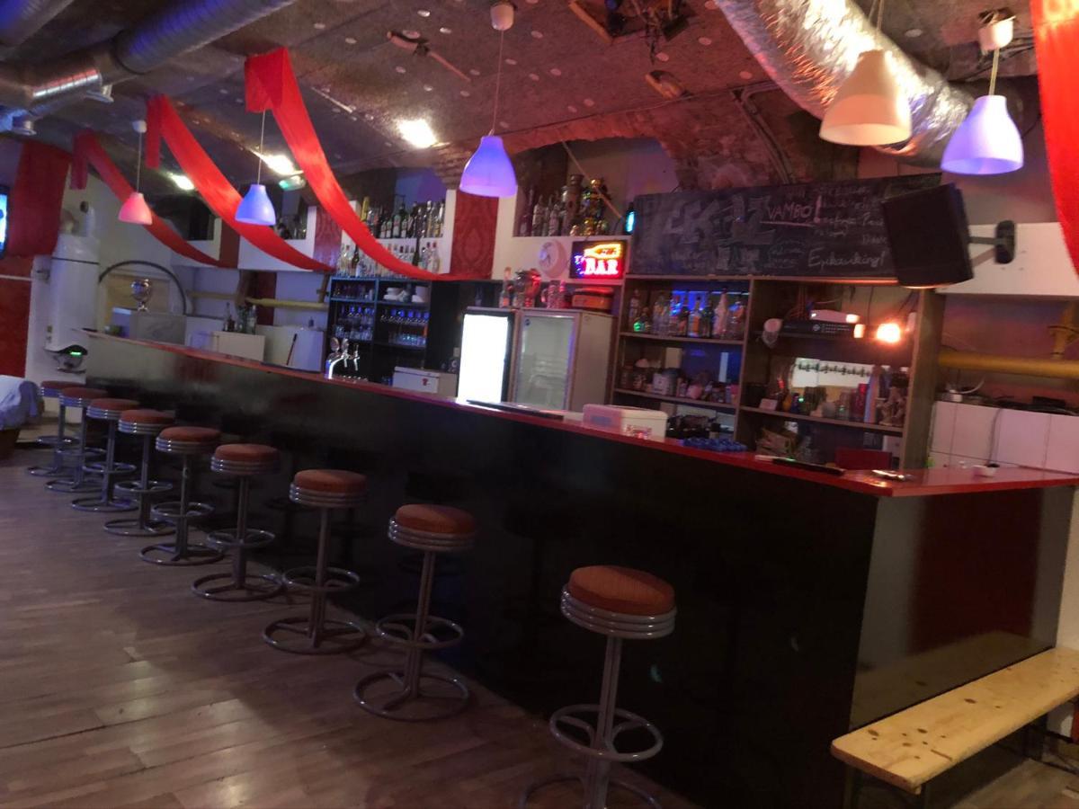 Lejlighed Whole Basement Former Pub For Stag Do, Bachelor House Party Flat *