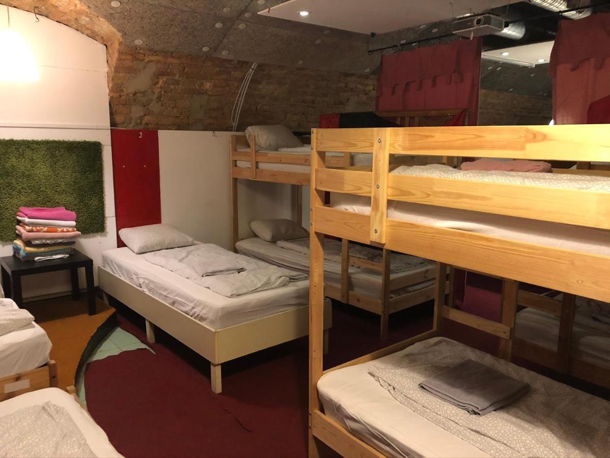 Whole Basement Former Pub For Stag Do, Bachelor House Party Flat *