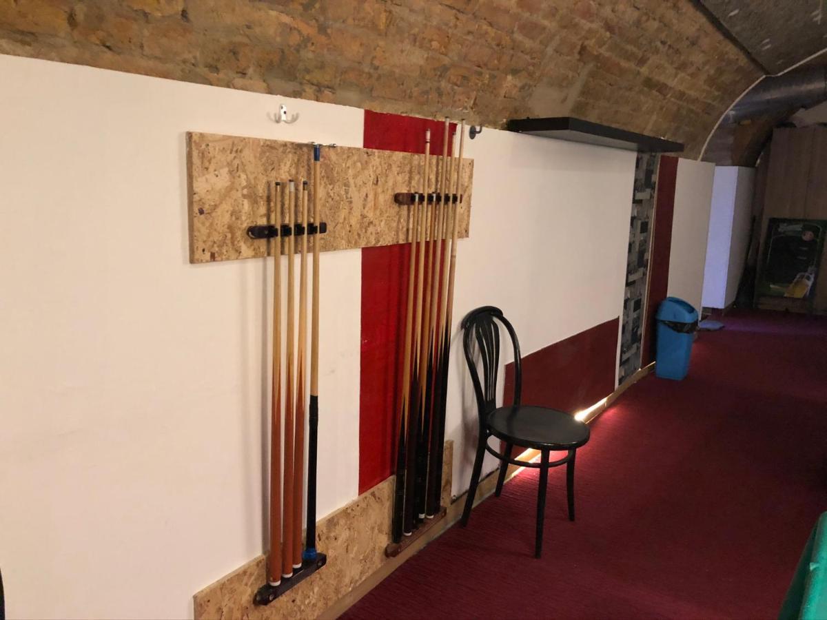 Lejlighed Whole Basement Former Pub For Stag Do, Bachelor House Party Flat *