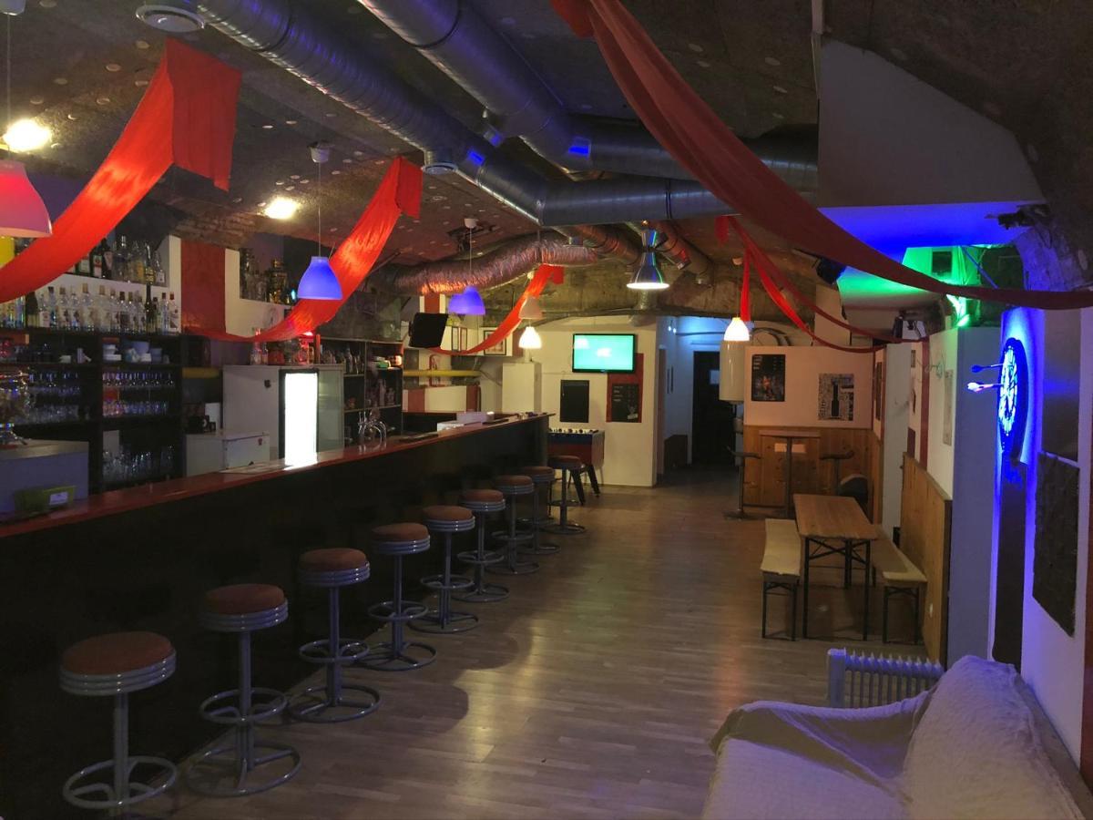 Whole Basement Former Pub For Stag Do, Bachelor House Party Flat Lejlighed *