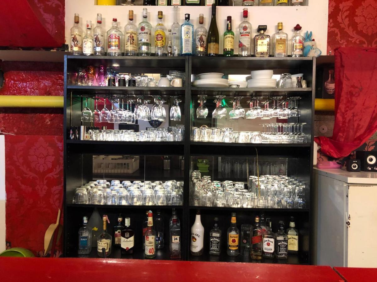 Lejlighed Whole Basement Former Pub For Stag Do, Bachelor House Party Flat *