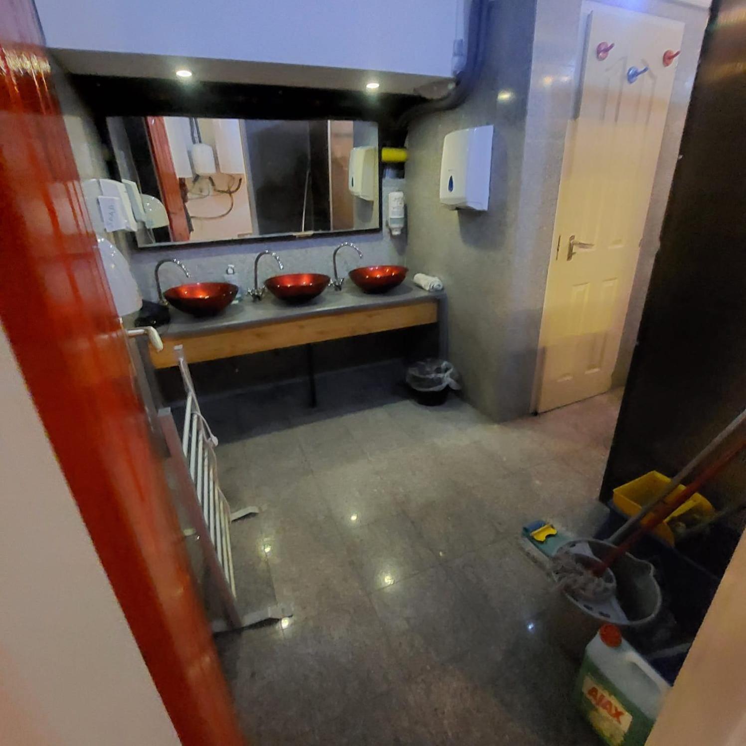Lejlighed Whole Basement Former Pub For Stag Do, Bachelor House Party Flat Budapest